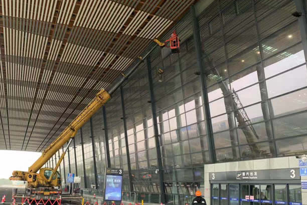 台山玻璃幕墙维护和保养